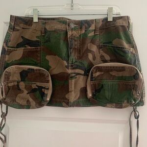 SER. O. YA Finn NWT, low rise  cargo mini skirt size 29